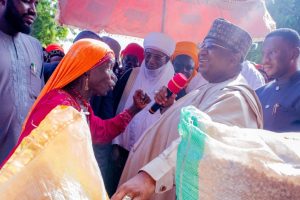 Kebbi State Governor, Dr. Nasir Idris; Emir of Yauri, Dr. Muhammad Zayyanu Abdullahi at the IDPs camp at Dugu Town, Shanga LGA of Kebbi State to distribute food items to the flood victims.